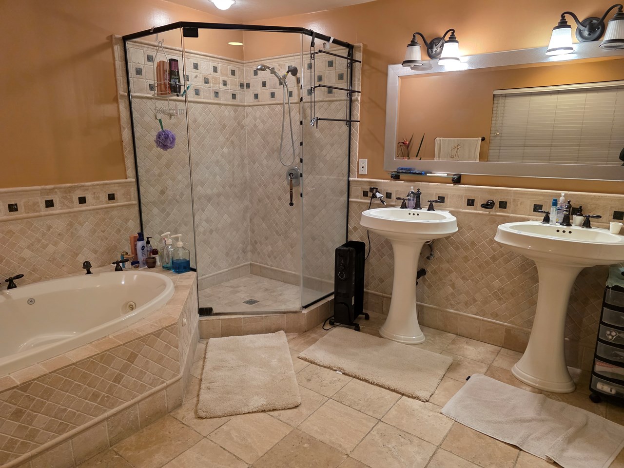 main bedroom, bathroom